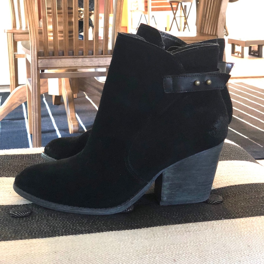 Fall Boots with stylish heel and strap